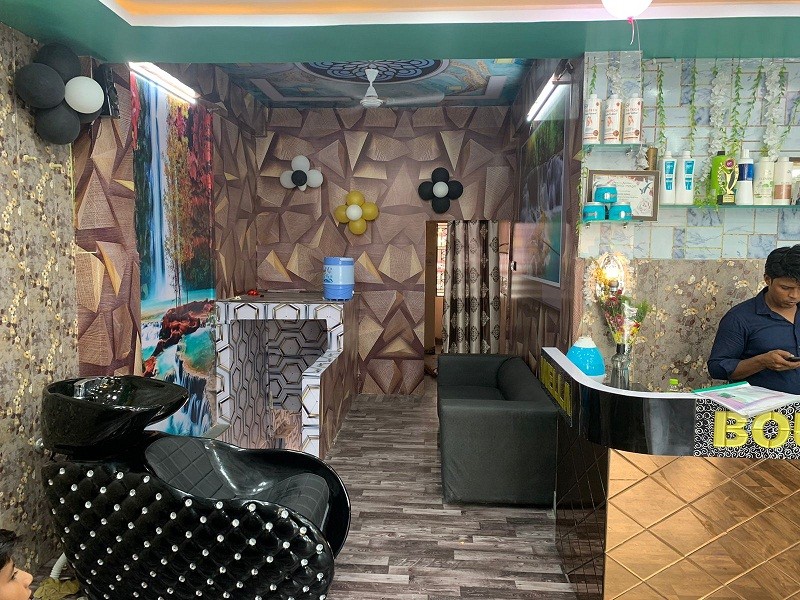 BOUNCE UNISEX SALOON 