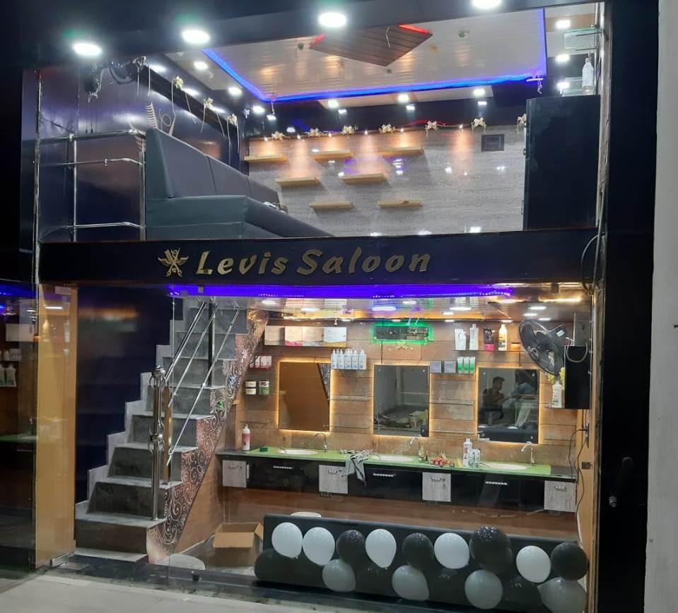 LAVIS SALOON 