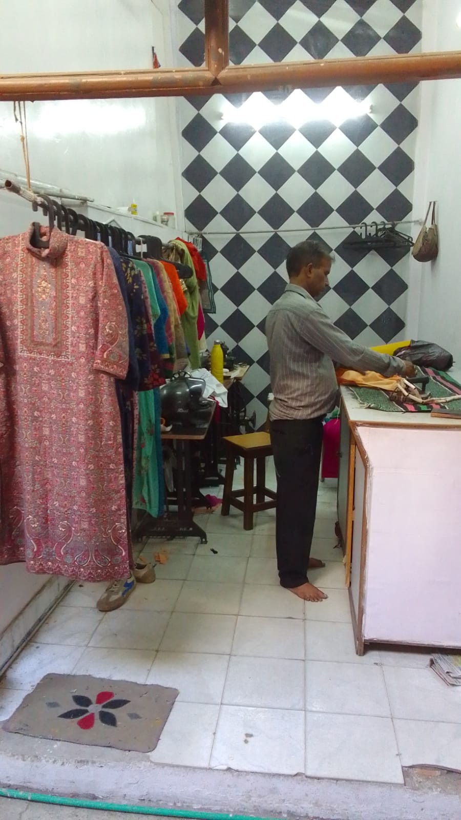 ROOPSI TAILORS & BOUTIQUE 